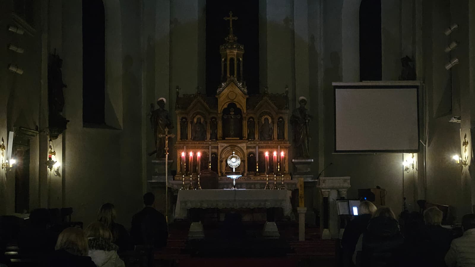 [KLANJANJE PRED PRESVETIM]